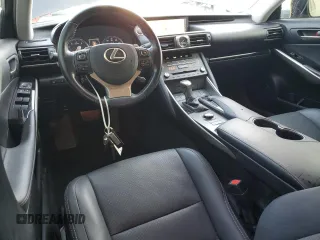 2020 Lexus IS 300 z VIN JTHDA1D28L5107545, wystawiony jako Copart lot #63465345 z przebiegiem 77 069 mil mil oraz Szkoda całkowita • Salvage title. Historia ofert i sprzedaży dostępna na DreamBid. Obrazek 8.