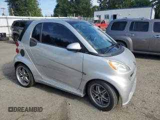 2009 Smart fortwo Pure z VIN WMEEJ31X89K276221, wystawiony jako Copart lot #57912565 z przebiegiem 118 701 mil mil oraz Szkody całkowita. Historia ofert i sprzedaży dostępna na DreamBid. Obrazek 4.