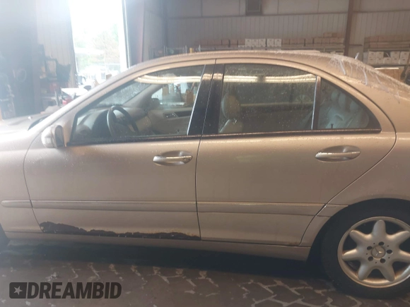 2002 Mercedes-Benz C 230/260/280/320 z VIN WDBRF61J82E005564, wystawiony jako IAAI lot #42468902 z przebiegiem 96 122 mil mil oraz . Historia ofert i sprzedaży dostępna na DreamBid. Obrazek 14.