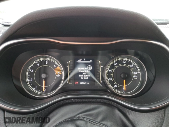 2019 Jeep Cherokee Altitude with VIN 1C4PJLLB3KD339082, listed as a Copart auction lot 54840275 with 197,069 mi miles and Salvage title. Bid and sale history available at DreamBid. Image 9.