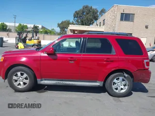 2010 Ford Escape Limited z VIN 1FMCU9EG8AKB12381, wystawiony jako IAAI lot #42385229 z przebiegiem 141 657 mil mil oraz . Historia ofert i sprzedaży dostępna na DreamBid. Obrazek 14.