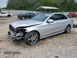 2015 Mercedes-Benz C 300 z VIN 55SWF4JB1FU051239, wystawiony jako Copart lot #54652115 z przebiegiem 111 273 mil mil oraz Szkoda całkowita • Salvage title. Historia ofert i sprzedaży dostępna na DreamBid. Obrazek 1.