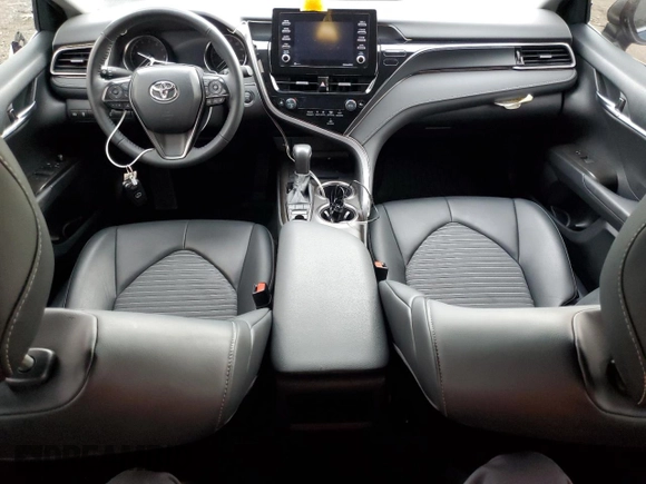 2023 Toyota Camry SE z VIN 4T1T11BK9PU076975, wystawiony jako Copart lot #69562413 z przebiegiem 17 735 mil mil oraz Nie do naprawy • Non repairable. Historia ofert i sprzedaży dostępna na DreamBid. Obrazek 8.
