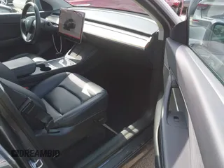 2022 Tesla Model Y Long Range z VIN 7SAYGDEE6NF364994, wystawiony jako IAAI lot #42322587 z przebiegiem 41 572 mil mil oraz . Historia ofert i sprzedaży dostępna na DreamBid. Obrazek 5.