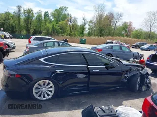 2017 Tesla Model S 60 z VIN 5YJSA1E13HF228486, wystawiony jako IAAI lot #42092686 z przebiegiem 78 089 mil mil oraz . Historia ofert i sprzedaży dostępna na DreamBid. Obrazek 13.
