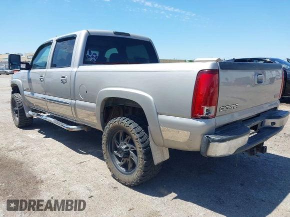 2005 GMC Sierra 2500HD Work Truck with VIN 1GTHC23U95F806475, listed as a IAAI auction lot 42314232 with Not provided miles and . Bid and sale history available at DreamBid. Image 3.