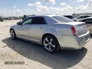 2012 Chrysler 300 S z VIN 2C3CCABG2CH140432, wystawiony jako Copart lot #60916765 z przebiegiem 170 042 mil mil oraz Czysty tytuł • Clean title. Historia ofert i sprzedaży dostępna na DreamBid. Obrazek 2.