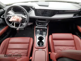 2024 Audi RS e-tron GT z VIN WAUAHBFW5R7901225, wystawiony jako Copart lot #53719655 z przebiegiem Nie podano mil oraz Szkoda całkowita • Salvage title. Historia ofert i sprzedaży dostępna na DreamBid. Obrazek 8.