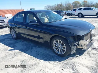 2018 BMW 3 Series 320i z VIN WBA8E1G59JNU93447, wystawiony jako IAAI lot #41747714 z przebiegiem 158 383 mil mil oraz . Historia ofert i sprzedaży dostępna na DreamBid. Obrazek 1.