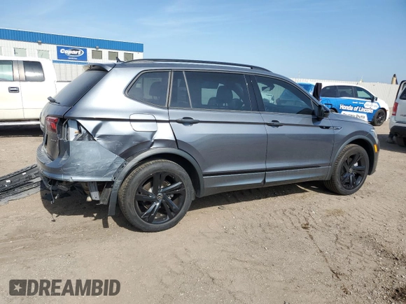 2024 Volkswagen Tiguan SE R-Line Black z VIN 3VV8B7AX6RM105221, wystawiony jako Copart lot #60552975 z przebiegiem 14 953 mil mil oraz Szkoda całkowita • Salvage title. Historia ofert i sprzedaży dostępna na DreamBid. Obrazek 3.