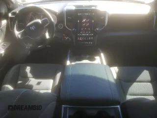 2024 Ram 1500 Big Horn z VIN 1C6SRFBT0RN210968, wystawiony jako Copart lot #49988365 z przebiegiem 7 678 mil mil oraz Szkoda całkowita • Salvage title. Historia ofert i sprzedaży dostępna na DreamBid. Obrazek 8.