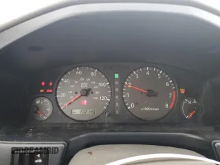 2000 Infiniti G20 Luxury z VIN JNKCP11A1YT304887, wystawiony jako Copart lot #74562724 z przebiegiem 202 140 mil mil oraz Czysty tytuł • Clean title. Historia ofert i sprzedaży dostępna na DreamBid. Obrazek 9.