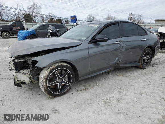 2019 Mercedes-Benz E-Class E 300 with VIN WDDZF4KB4KA525755, listed as a Copart auction lot 84372664 with 0 mi miles and Salvage Title. Bid and sale history available at carsss.com. Image 1.