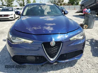 2018 Alfa Romeo Giulia with VIN ZARFAEDN9J7564125, listed as a Copart auction lot 61199245 with 89,922 mi miles and Clean title. Bid and sale history available at DreamBid. Image 5.