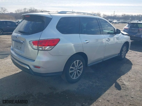 2016 Nissan Pathfinder S with VIN 5N1AR2MN1GC652884, listed as a IAAI auction lot 41660410 with 138,683 mi miles. Bid and sale history available at carsss.com. Image 4.