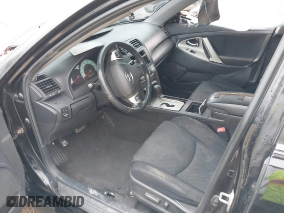 2008 Toyota Camry LE z VIN 4T1BE46K08U212553, wystawiony jako IAAI lot #42059593 z przebiegiem 475 590 mil mil oraz . Historia ofert i sprzedaży dostępna na DreamBid. Obrazek 5.