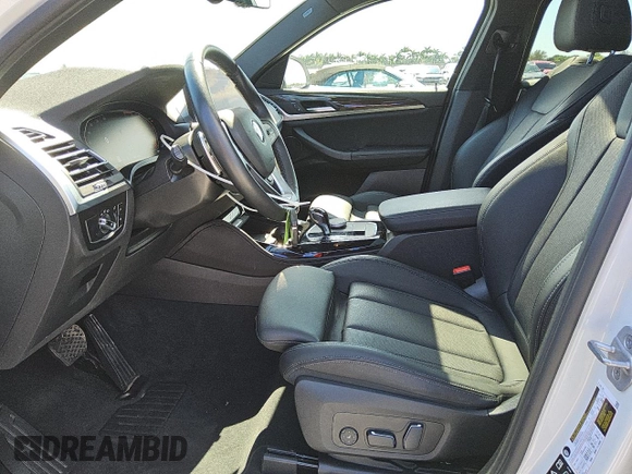 2024 BMW X4 xDrive30i z VIN 5UX33DT09R9W70709, wystawiony jako Copart lot #56997035 z przebiegiem 21 308 mil mil oraz Tytuł czysty. Historia ofert i sprzedaży dostępna na DreamBid. Obrazek 7.