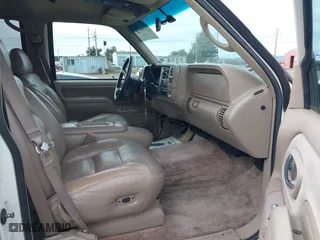 1997 Chevrolet Tahoe with VIN 1GNEK13R7VJ324524, listed as a IAAI auction lot 41623104 with 268,178 mi miles. Bid and sale history available at carsss.com. Image 5.