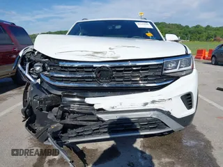 2023 Volkswagen Atlas SE with VIN 1V2WC2CA3PC228213, listed as a IAAI auction lot 42330049 with 21,884 mi miles and . Bid and sale history available at DreamBid. Image 13.