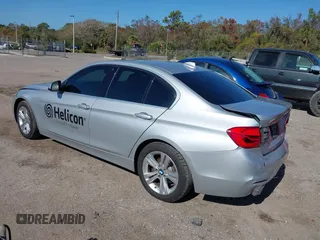 2017 BMW 3 Series 330i z VIN WBA8B9G38HNU54459, wystawiony jako IAAI lot #41297483 z przebiegiem 141 535 mil mil oraz . Historia ofert i sprzedaży dostępna na DreamBid. Obrazek 3.