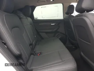 2024 VinFast VF 8 Eco z VIN RLLV1AEB7RH004473, wystawiony jako Copart lot #57440575 z przebiegiem 2336 mil mil oraz Tytuł czysty. Historia ofert i sprzedaży dostępna na DreamBid. Obrazek 10.