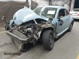 2014 Volkswagen Beetle 1.8T z VIN 3VWJ17AT8EM662235, wystawiony jako IAAI lot #42371906 z przebiegiem 118 173 mil mil oraz . Historia ofert i sprzedaży dostępna na DreamBid. Obrazek 17.