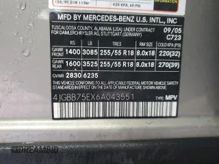 2006 Mercedes-Benz M 500 z VIN 4JGBB75EX6A043551, wystawiony jako Copart lot #55937265 z przebiegiem 120 923 mil mil oraz Szkoda całkowita • Salvage title. Historia ofert i sprzedaży dostępna na DreamBid. Obrazek 13.