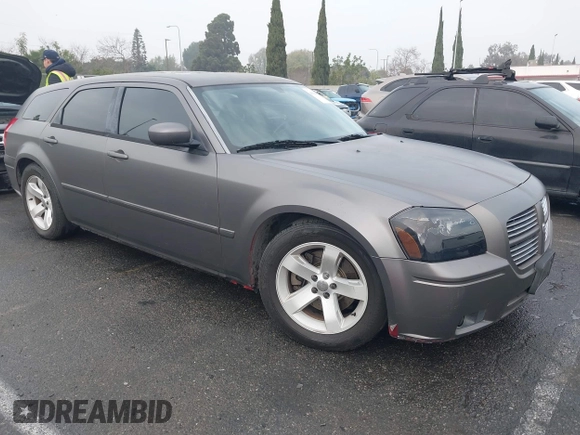 2005 Dodge Magnum RT with VIN 2D4GV58265H500284, listed as a IAAI auction lot 41194672 with 104,894 mi miles. Bid and sale history available at carsss.com. Image 1.