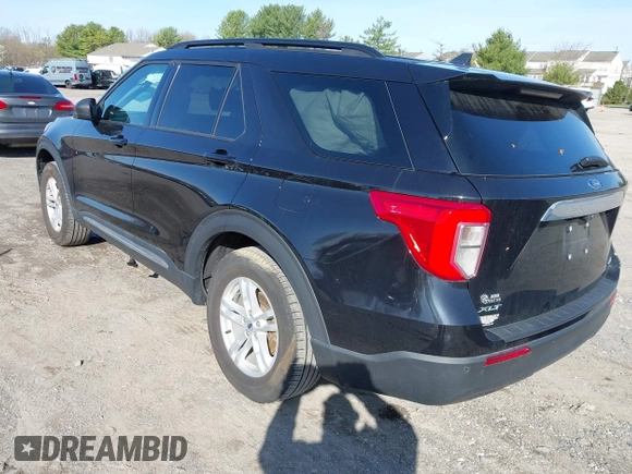 2022 Ford Explorer XLT z VIN 1FMSK8DH6NGB69225, wystawiony jako IAAI lot #41930344 z przebiegiem 24 936 mil mil oraz . Historia ofert i sprzedaży dostępna na DreamBid. Obrazek 3.