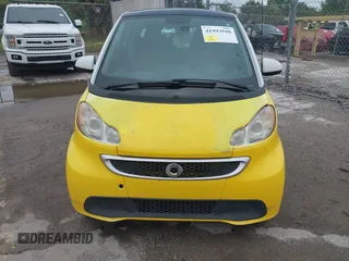 2014 Smart fortwo Pure z VIN WMEEJ3BA0EK738873, wystawiony jako IAAI lot #41993948 z przebiegiem 88 946 mil mil oraz . Historia ofert i sprzedaży dostępna na DreamBid. Obrazek 6.