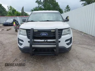 2016 Ford Police Interceptor Utility z VIN 1FM5K8AR5GGC67532, wystawiony jako IAAI lot #42183690 z przebiegiem 116 244 mil mil oraz . Historia ofert i sprzedaży dostępna na DreamBid. Obrazek 12.