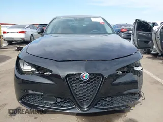 2021 Alfa Romeo Giulia z VIN ZARFAMAN1M7648894, wystawiony jako IAAI lot #41589364 z przebiegiem 22 381 mil mil oraz . Historia ofert i sprzedaży dostępna na DreamBid. Obrazek 13.