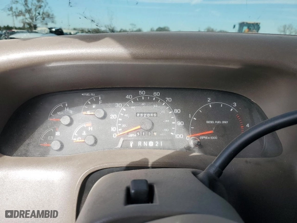 2000 Ford Super Duty F-250 XL with VIN 1FTNW21FXYED80000, listed as a Copart auction lot 41690055 with 232,046 mi miles and Salvage Title. Bid and sale history available at carsss.com. Image 9.