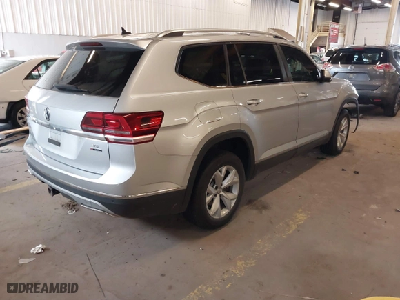 2018 Volkswagen Atlas 3.6L V6 SEL with VIN 1V2MR2CA5JC524122, listed as a IAAI auction lot 41805968 with 45,876 mi miles. Bid and sale history available at carsss.com. Image 4.