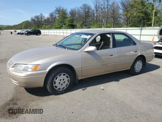 1998 Toyota Camry LE z VIN JT2BG22K8W0192431, wystawiony jako Copart lot #59421795 z przebiegiem 63 232 mil mil oraz Czysty tytuł • Clean title. Historia ofert i sprzedaży dostępna na DreamBid. Obrazek 1.