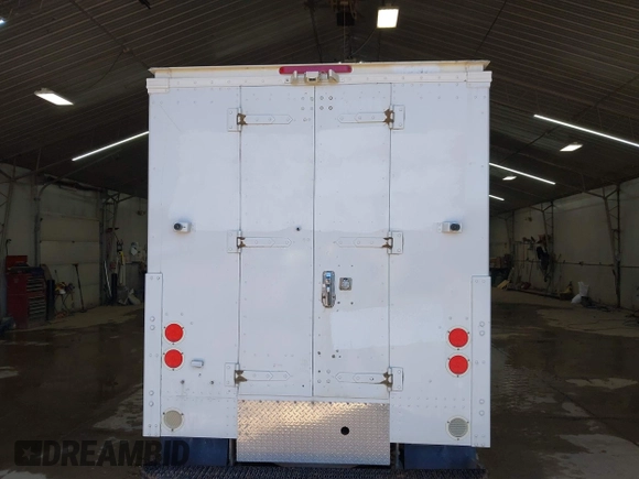 2016 Ford Super Duty F-250 SRW XL with VIN 1FDBF2B66GED17519, listed as a IAAI auction lot 41972443 with 333,161 mi miles. Bid and sale history available at carsss.com. Image 16.