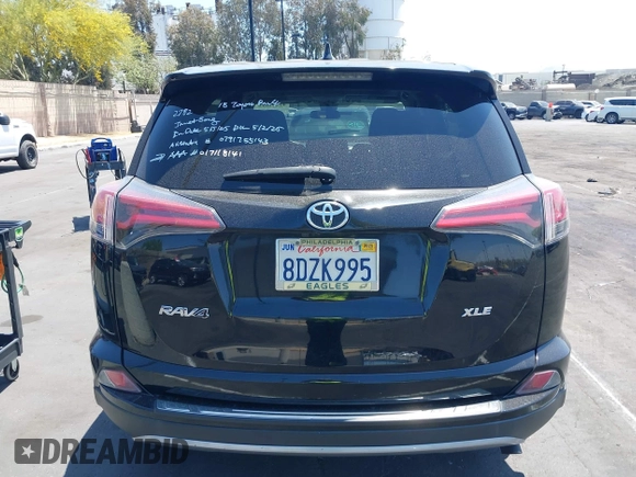 2018 Toyota RAV4 XLE z VIN 2T3WFREV1JW450514, wystawiony jako IAAI lot #42291018 z przebiegiem 89 370 mil mil oraz . Historia ofert i sprzedaży dostępna na DreamBid. Obrazek 17.