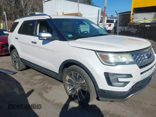 2016 Ford Explorer Platinum z VIN 1FM5K8HT2GGA74658, wystawiony jako IAAI lot #41895595 z przebiegiem 125 619 mil mil oraz . Historia ofert i sprzedaży dostępna na DreamBid. Obrazek 1.