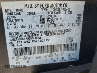 2007 Ford F-250 XL z VIN 1FTSW21P67EB24138, wystawiony jako Copart lot #54596935 z przebiegiem Nie podano mil oraz Szkoda całkowita • Salvage title. Historia ofert i sprzedaży dostępna na DreamBid. Obrazek 12.