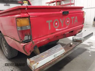 1987 Toyota Pickup with VIN JT4RN50R8H0221202, listed as a IAAI auction lot 40500429 with 304,229 mi miles and . Bid and sale history available at DreamBid. Image 6.