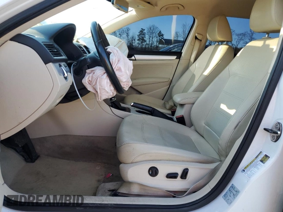 2013 Volkswagen Passat SE with VIN 1VWBH7A34DC021793, listed as a Copart auction lot 43985805 with 183,463 mi miles and Salvage Title. Bid and sale history available at carsss.com. Image 7.