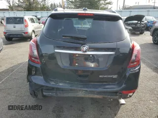 2020 Buick Encore Essence z VIN KL4CJGSB1LB044402, wystawiony jako Copart lot #78628684 z przebiegiem 64 651 mil mil oraz Szkody całkowita. Historia ofert i sprzedaży dostępna na DreamBid. Obrazek 6.