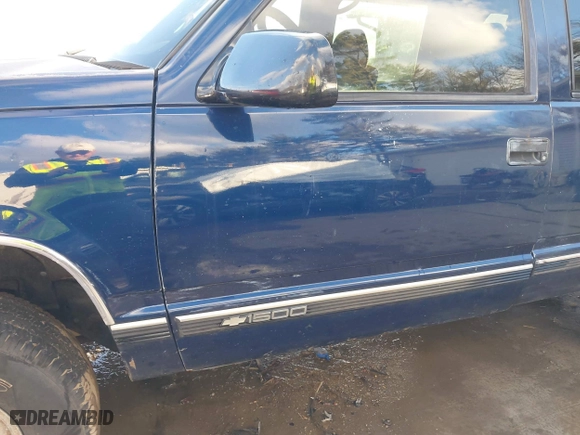 1998 Chevrolet Tahoe with VIN 1GNEK13RXWJ372276, listed as a IAAI auction lot 41458359 with 229,582 mi miles. Bid and sale history available at carsss.com. Image 6.