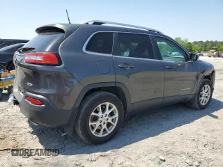 2017 Jeep Cherokee Latitude with VIN 1C4PJMCS8HW602718, listed as a Copart auction lot 52498185 with 104,153 mi miles and Salvage Title. Bid and sale history available at carsss.com. Image 3.