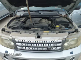 2008 Land Rover Range Rover Sport HSE z VIN SALSK25458A120952, wystawiony jako IAAI lot #42268358 z przebiegiem 215 001 mil mil oraz . Historia ofert i sprzedaży dostępna na DreamBid. Obrazek 10.
