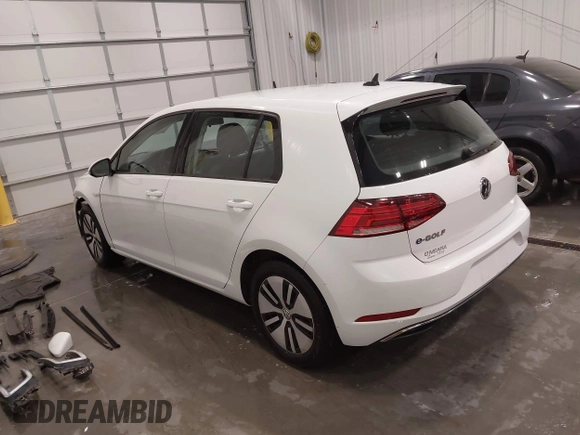 2019 Volkswagen Golf SE z VIN WVWKR7AU2KW907826, wystawiony jako IAAI lot #42030754 z przebiegiem 34 608 mil mil oraz . Historia ofert i sprzedaży dostępna na DreamBid. Obrazek 3.