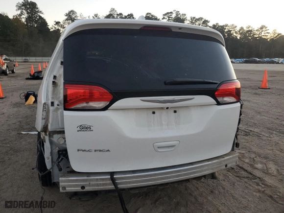 2017 Chrysler Pacifica Touring-L with VIN 2C4RC1BG8HR832377, listed as a Copart auction lot 81923394 with 105,610 mi miles and Salvage Title. Bid and sale history available at carsss.com. Image 6.