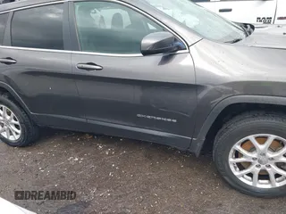 2014 Jeep Cherokee Altitude with VIN 1C4PJMCB7EW232678, listed as a IAAI auction lot 40812147 with 105,828 mi miles. Bid and sale history available at carsss.com. Image 14.