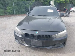 2013 BMW 3 Series 328i xDrive z VIN WBA3B5C55DF596041, wystawiony jako IAAI lot #42348070 z przebiegiem Nie podano mil oraz . Historia ofert i sprzedaży dostępna na DreamBid. Obrazek 6.