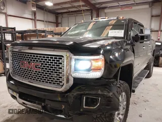 2015 GMC Sierra 2500HD available WiFi Denali with VIN 1GT120E89FF117773, listed as a IAAI auction lot 41587823 with 251,371 mi miles. Bid and sale history available at carsss.com. Image 6.